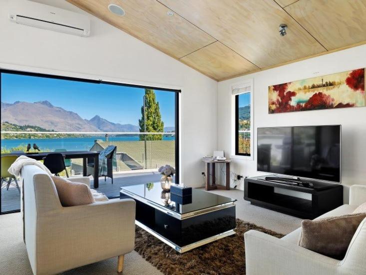 Pencarrow Lakeside Apartment Distretto di Distretto di Queenstown Esterno foto